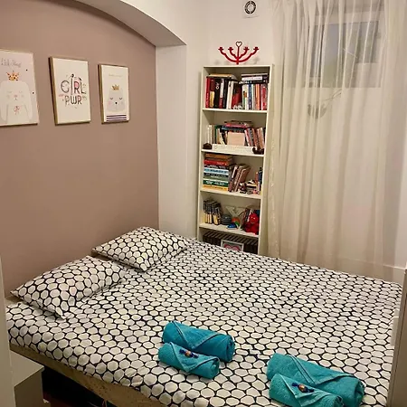 Lux *